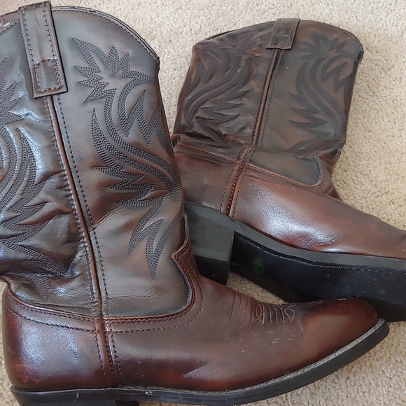 Men's Cowboys Boots - Picture 2 of 2